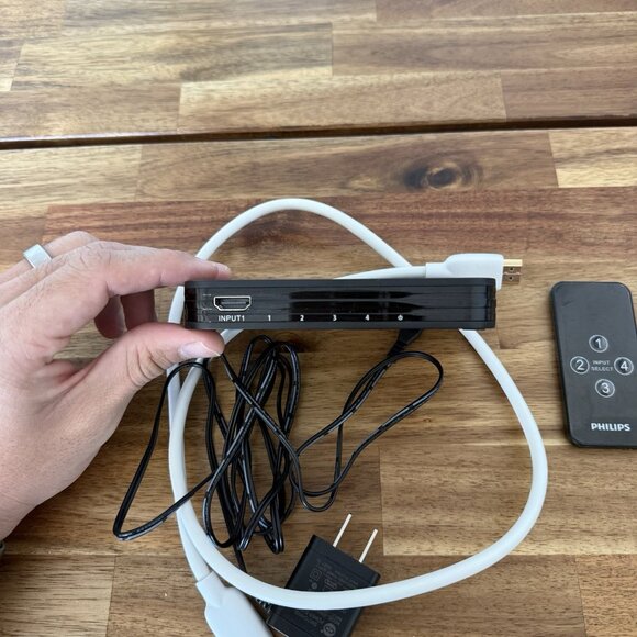Philips 4k UHD 4 Port HDMI 2.0 Switch with remote & Power  Cord + HDMI Cable - Picture 3 of 16